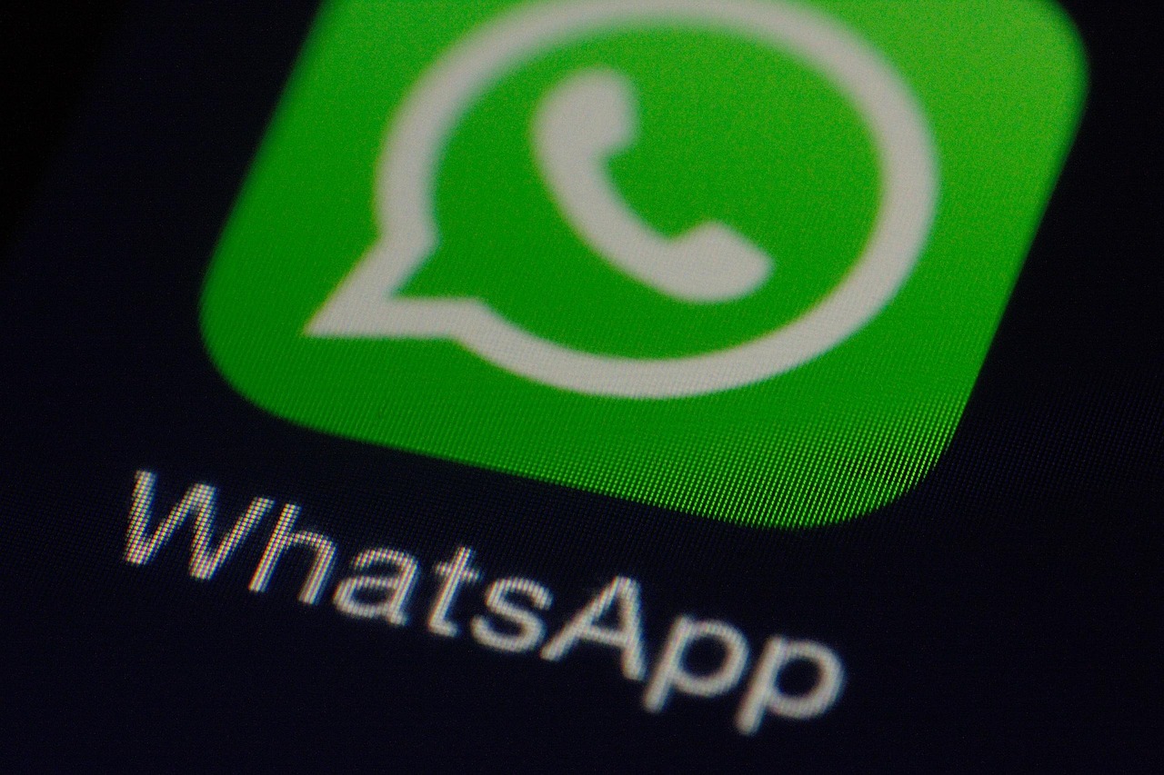 WhatsApp arriva su Apple Watch: partiti i test della nuova app, ecco cosa puoi fare ora